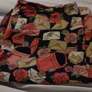 Lularoe valentines leggings TC2